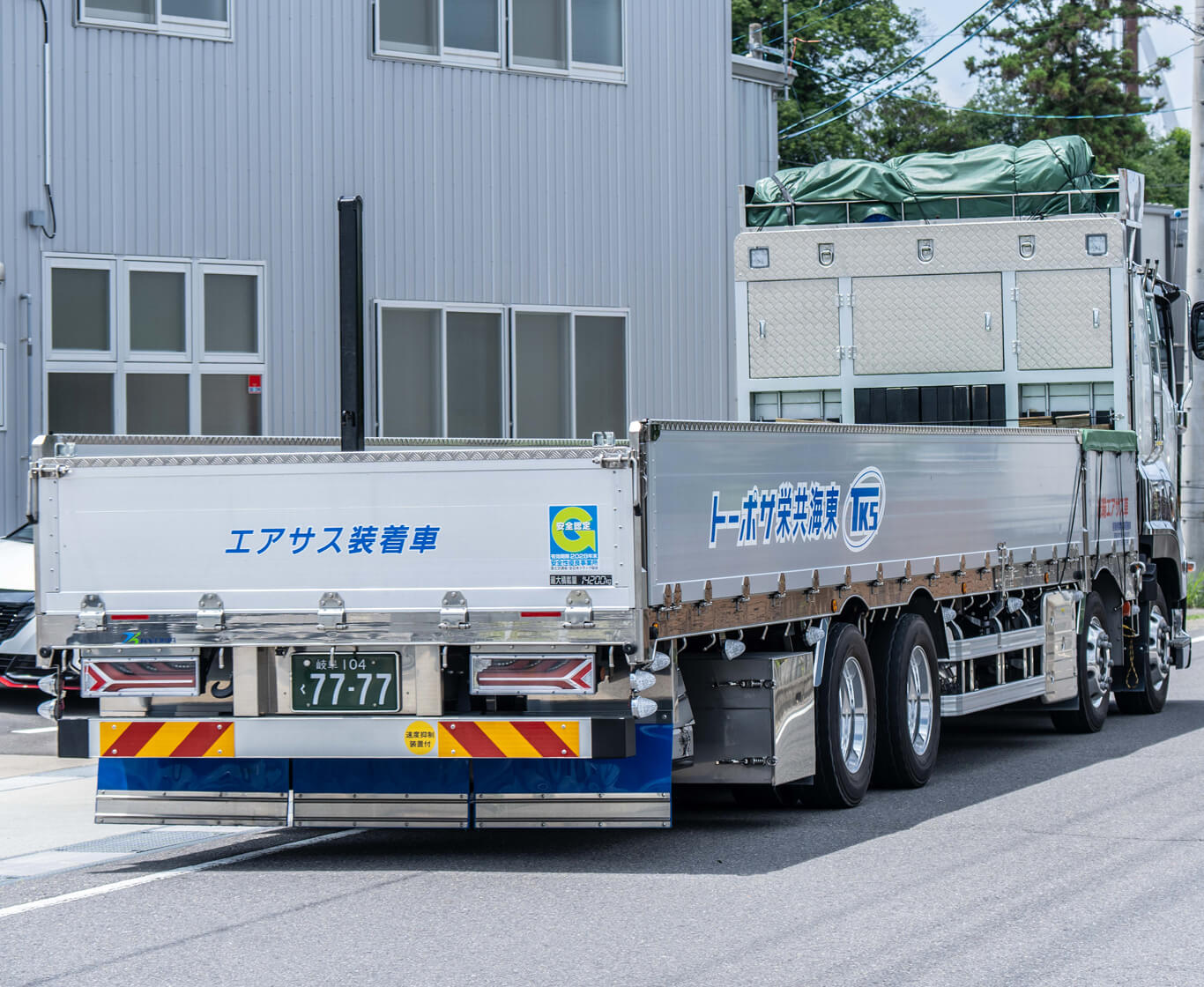トラックの写真